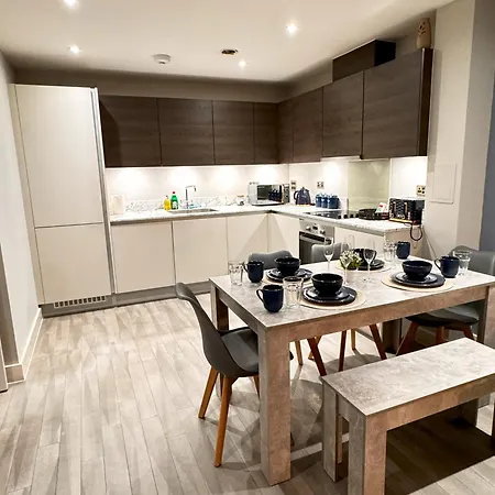 Bright & Spacious-Secured Flat Near Slough Station Exterior photo