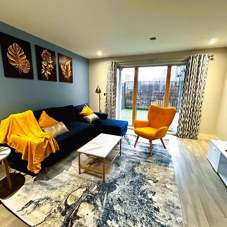 Bright & Spacious-Secured Flat Near Slough Station Exterior photo