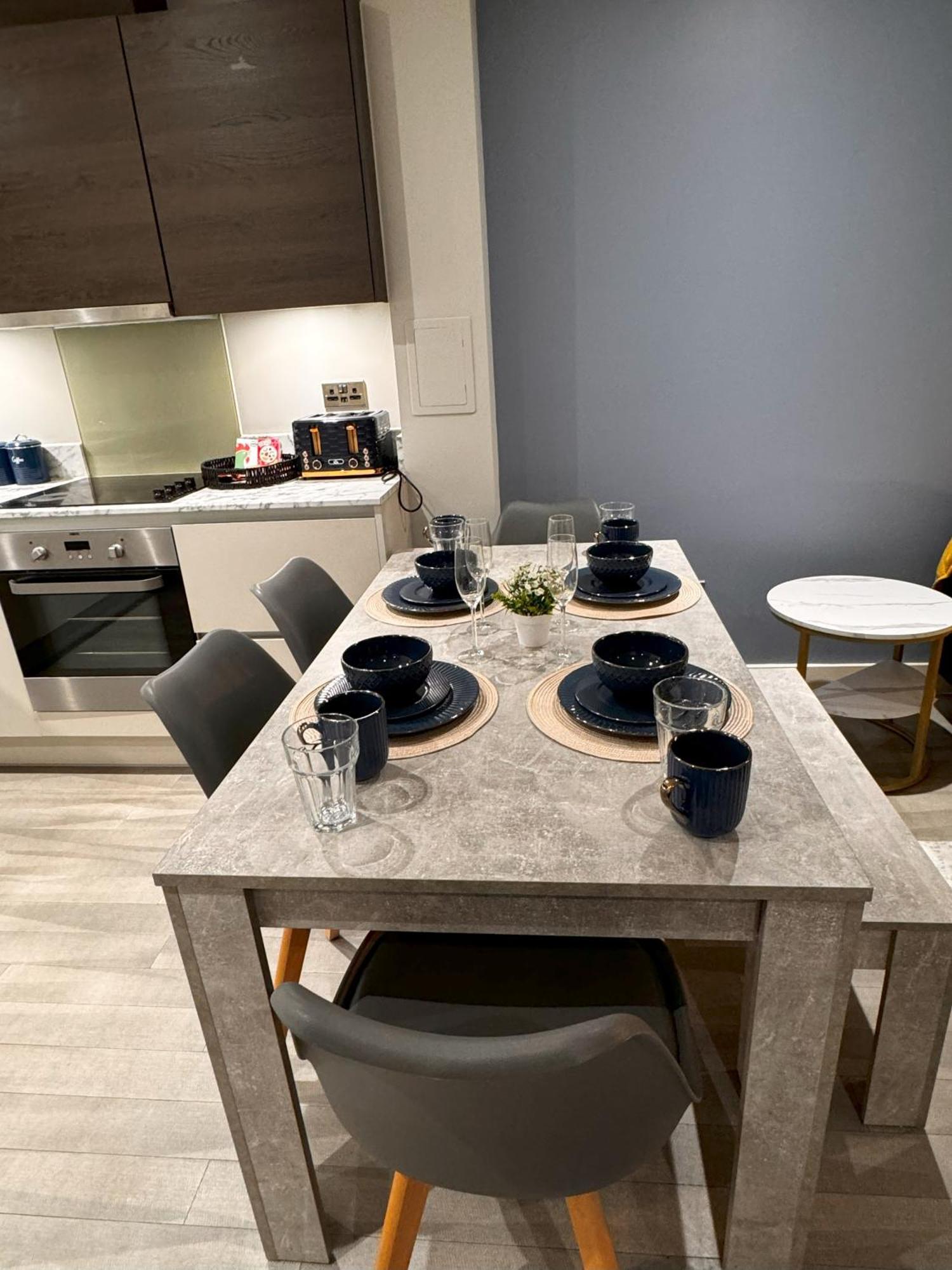 Апартаменты Bright & Spacious-secured Flat Near Station