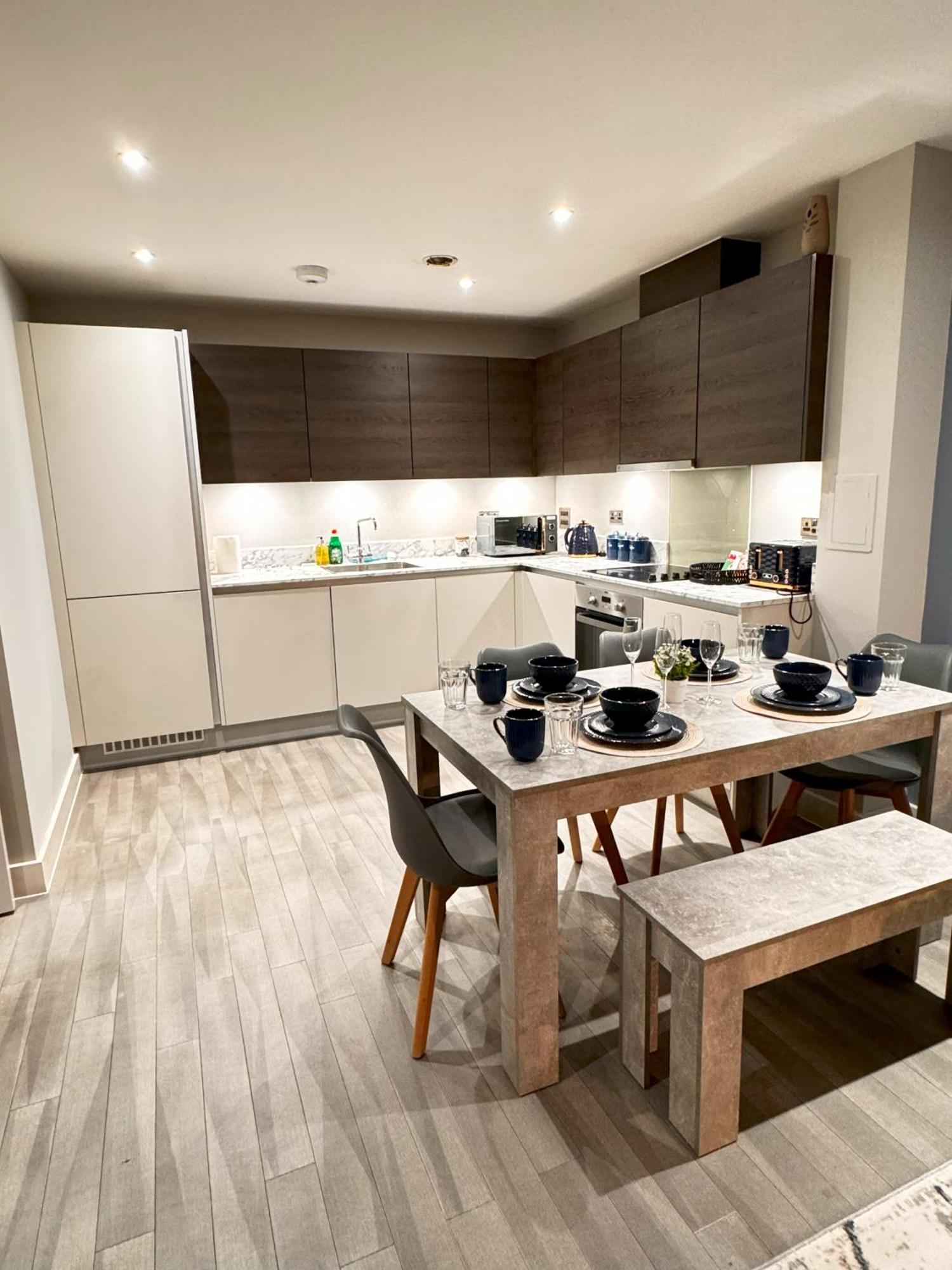 Bright & Spacious-secured Flat Near Station Апартаменты Слау
