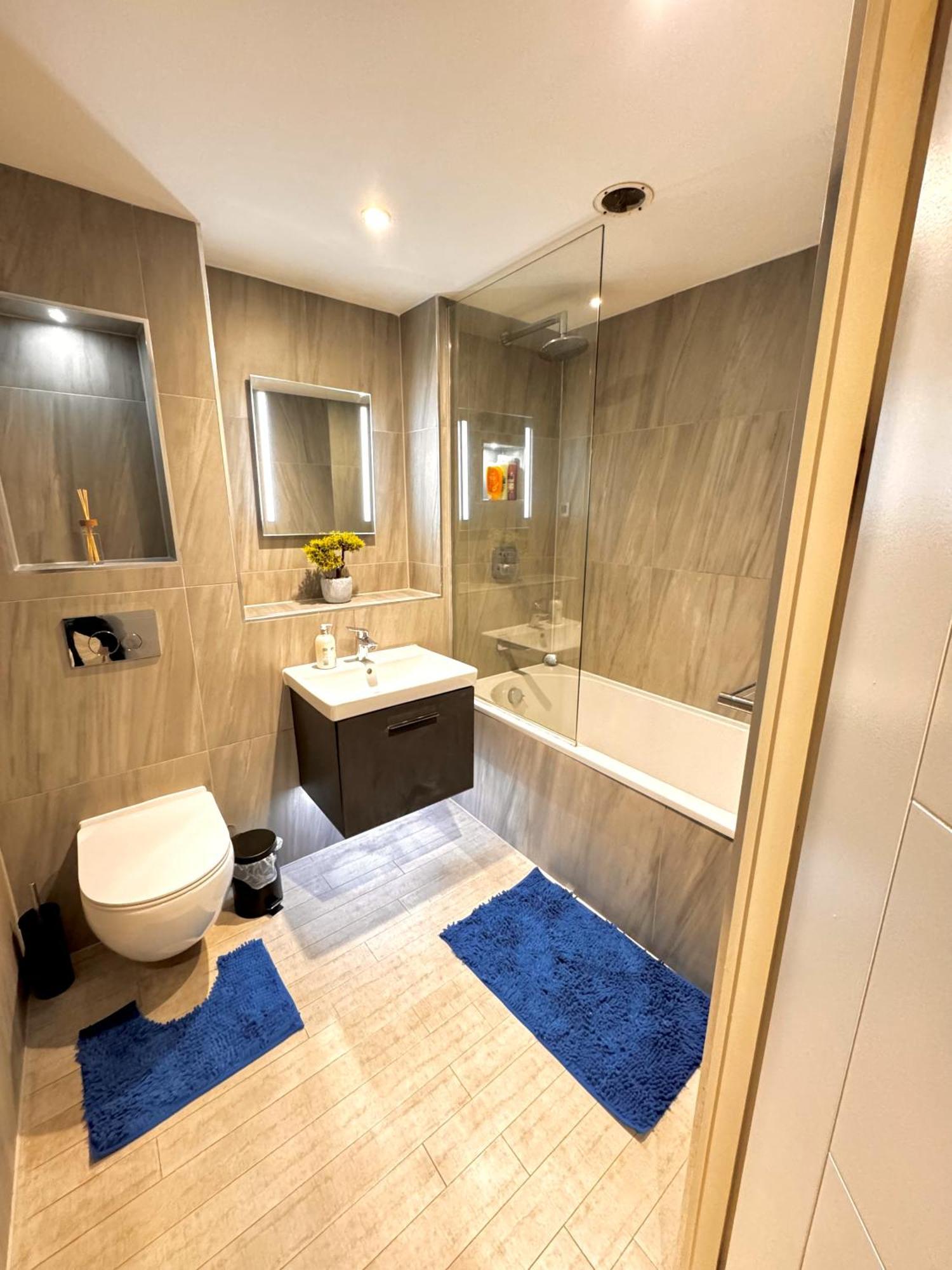 Апартаменты Bright & Spacious-secured Flat Near Station *